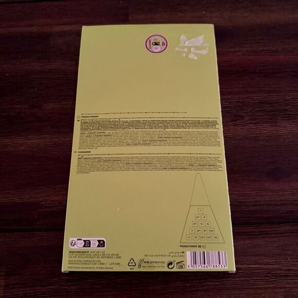 Makeup Revolution Emily In Paris City Of Love Eyeshadow Palette New in Box! - Picture 2 of 5